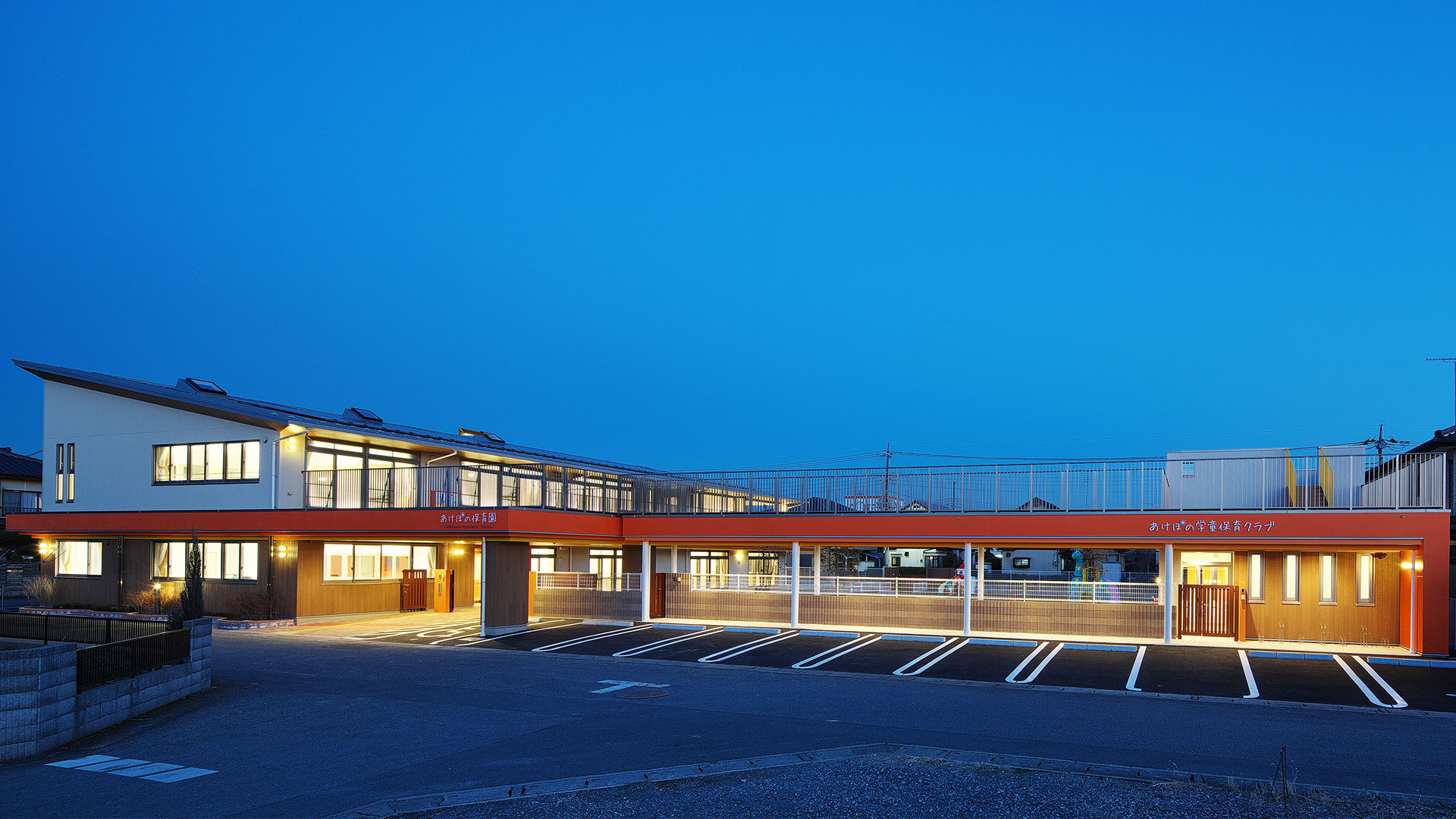 園舎デザイン・夜景