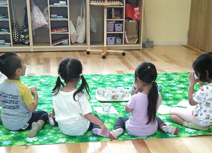 楽しい給食♪ピクニック気分でおやつ