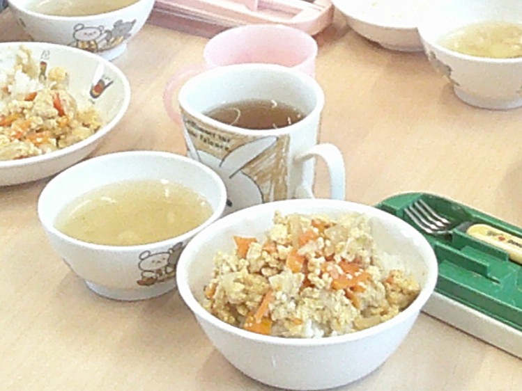 給食、おやつの風景　